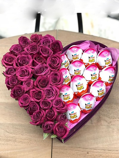 Özel Kutuda Renkli Güller ve Kinder 5911