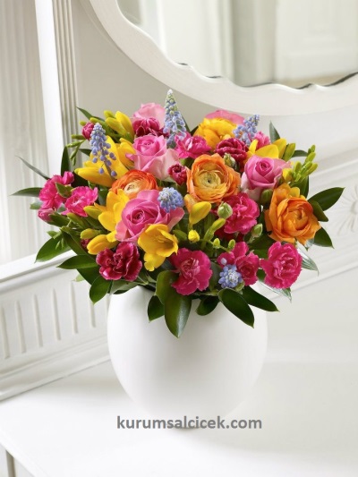 Dekoratif Seramik İçinde Kır Çiçekleri