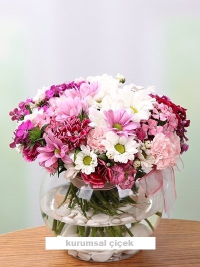 Fanus Vazoda Renkli Çiçekler