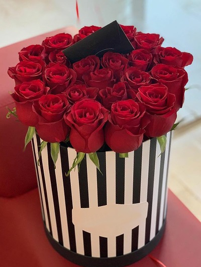 Kutu İçerisinde 21 Adet Kırmızı Güller 5474