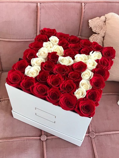 Kutu İçerisinde Güller İle Harf 5486